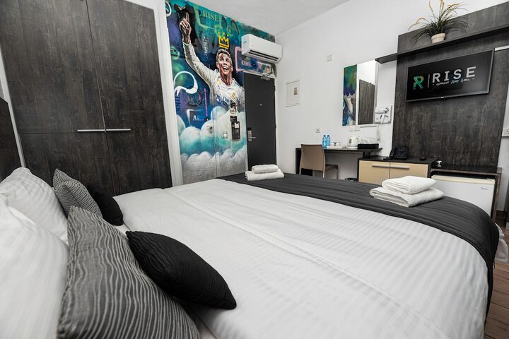 Room 40 of 216