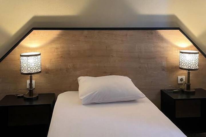 Room 10 of 12