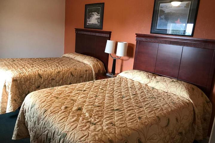 1 King Bed (3 of 9)