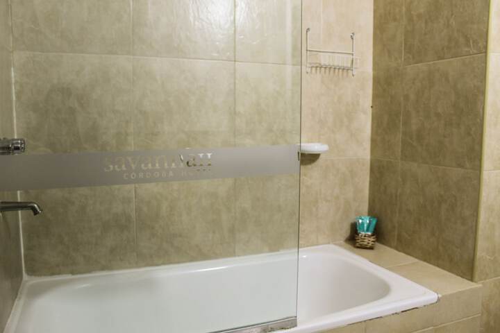 Deep soaking bathtub