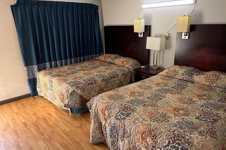 Room 6 of 14