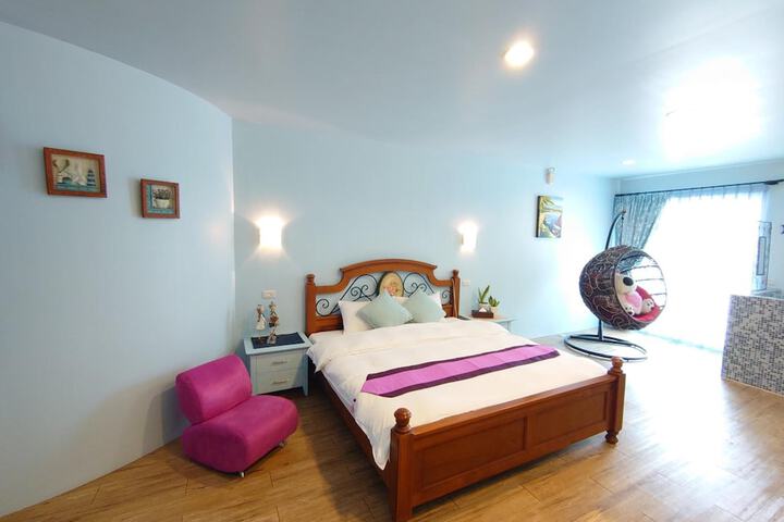 Room 12 of 66
