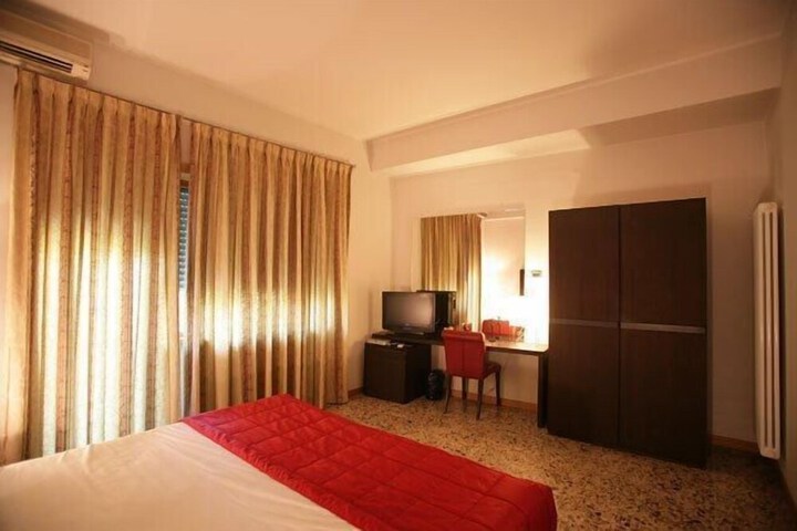 Room 12 of 31