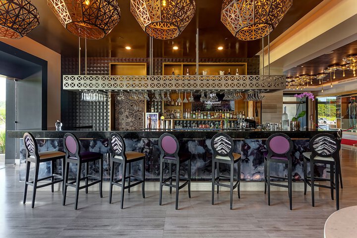 Lounge 212 of 261