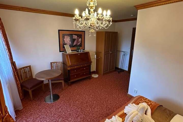 Room 36 of 106