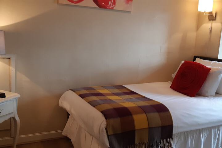 Room 26 of 43