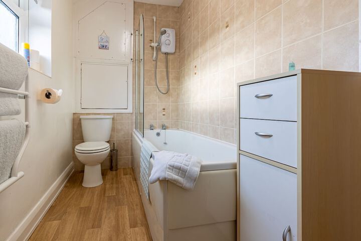 Room 6 of 27