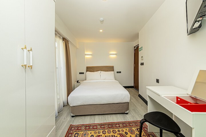 Room 8 of 26