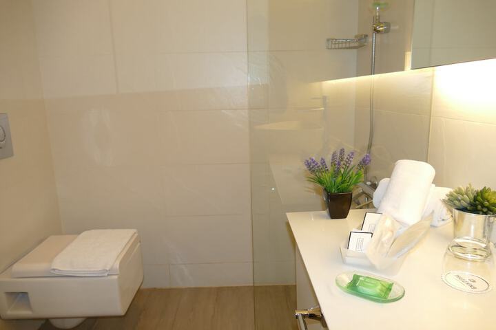 Room 15 of 64