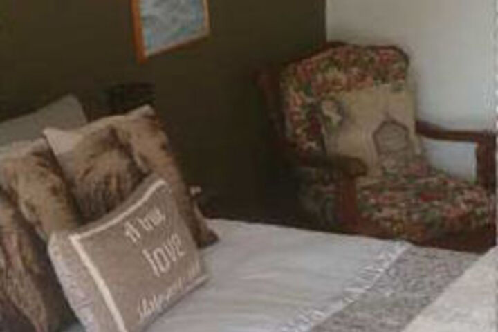 Room 11 of 18