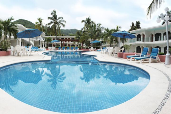 Hotel Pool