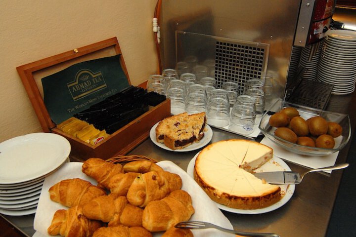 Breakfast/Coffee Service 73 of 101