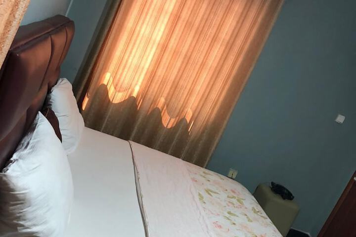 Room 8 of 28