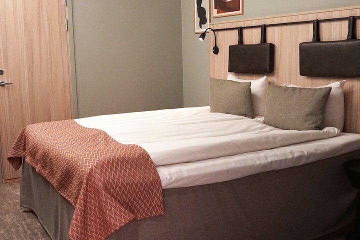 Room 33 of 90