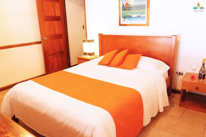 Room 5 of 102