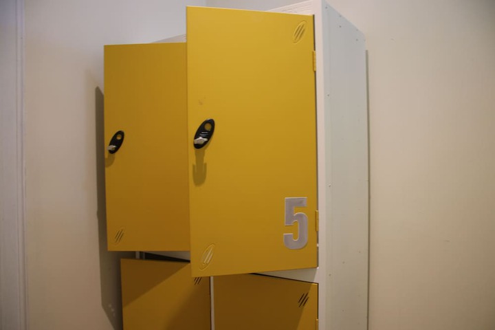 Room 27 of 76