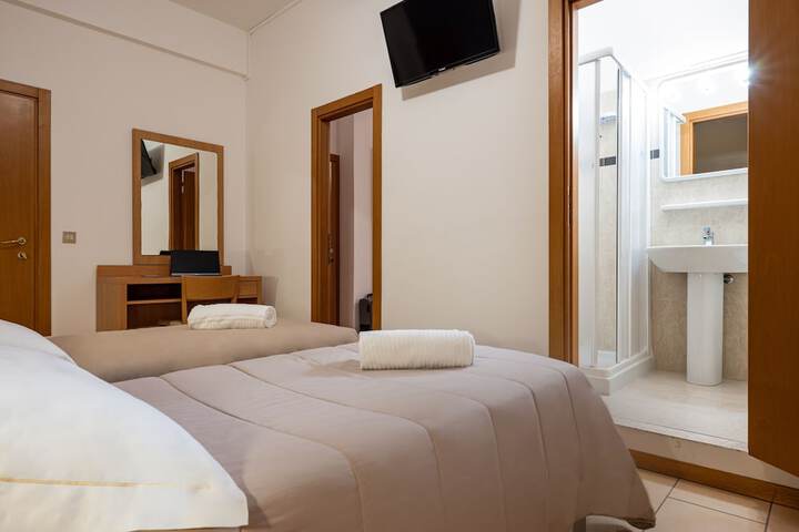Room 11 of 46