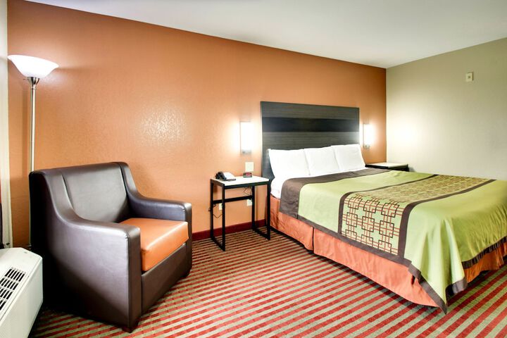 Room 4 of 18