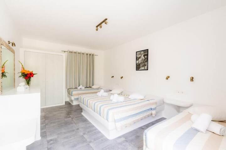 Room 3 of 92