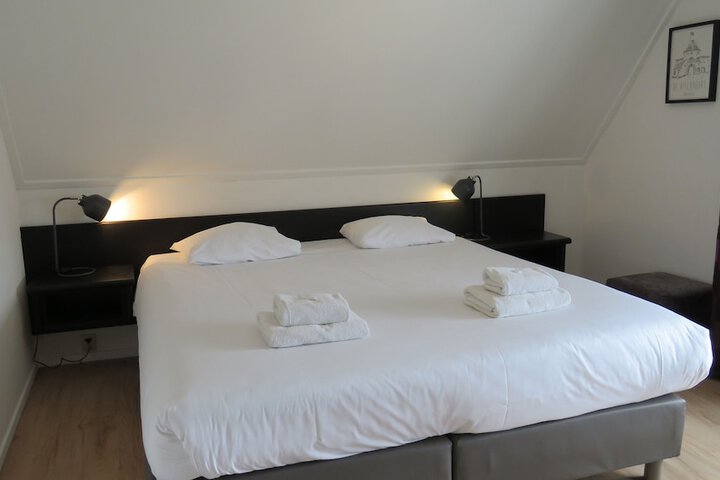 Room 9 of 45