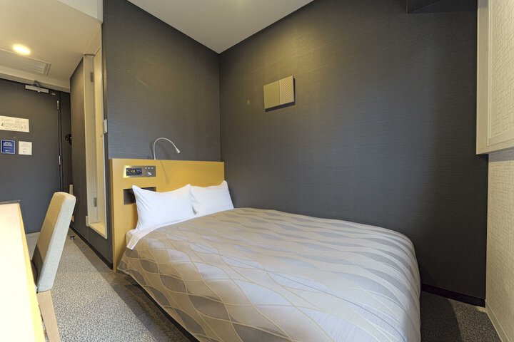 Room 18 of 40