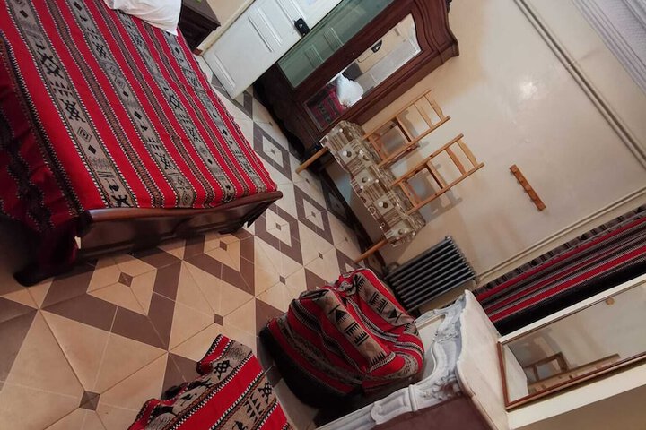 Room 4 of 16