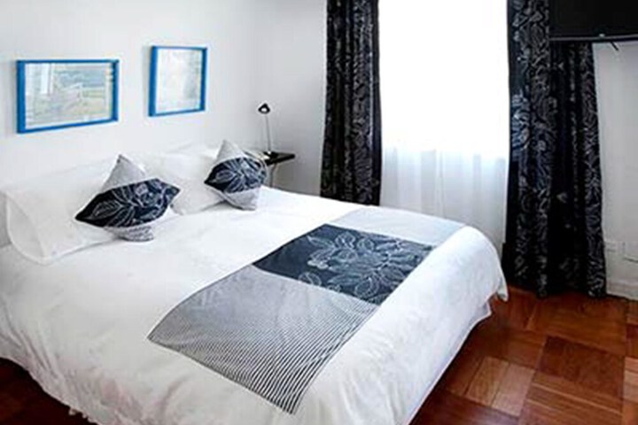 Room 6 of 19