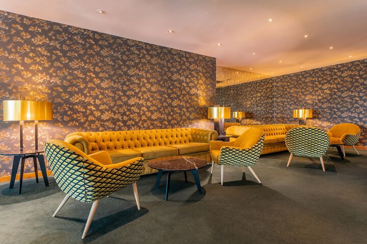 Lounge 52 of 59