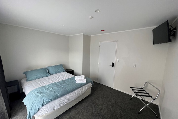Room 4 of 24