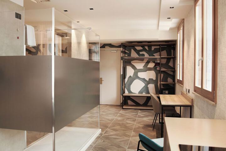 Room 4 of 10