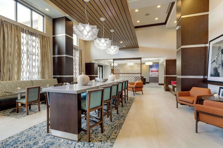 Entrance & Lobby