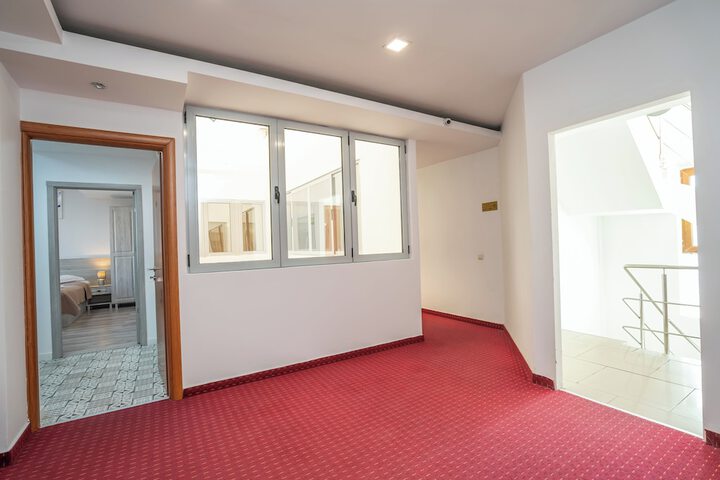 Ballroom/Hall 51 of 66