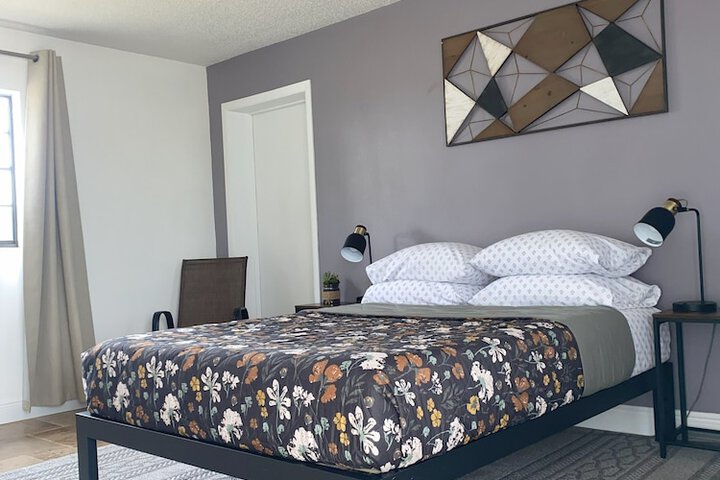 Room 4 of 9