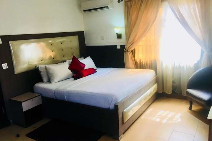 Room 14 of 25