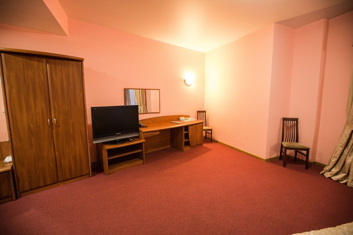 Room 10 of 35
