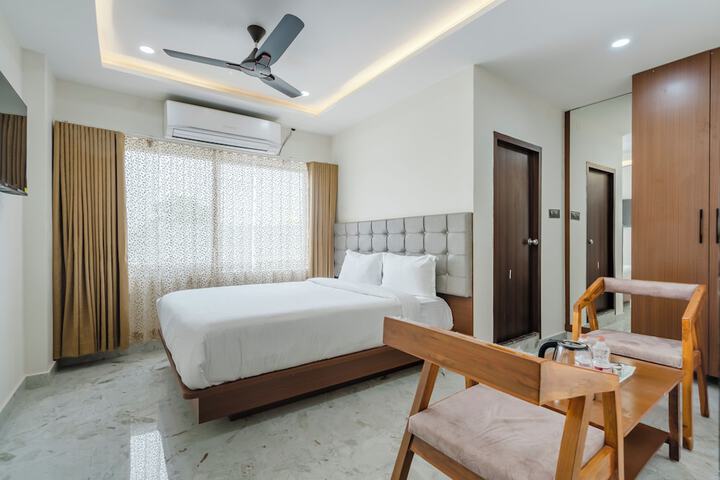 Room 10 of 32