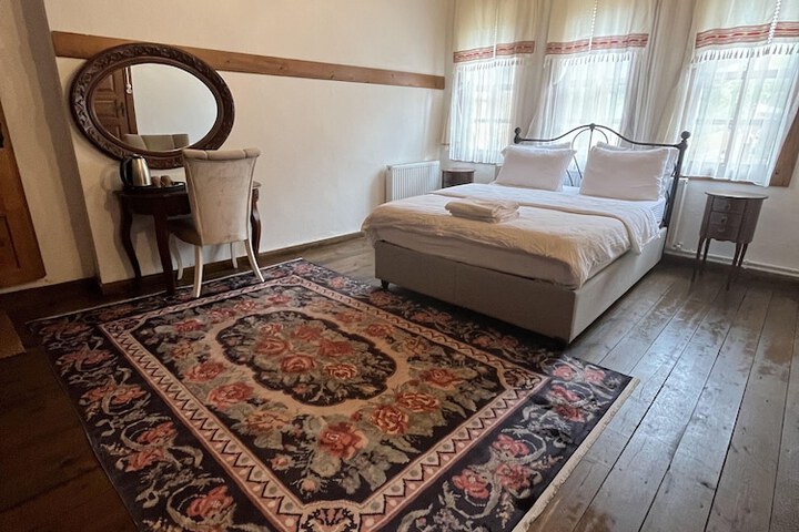 Room 13 of 23