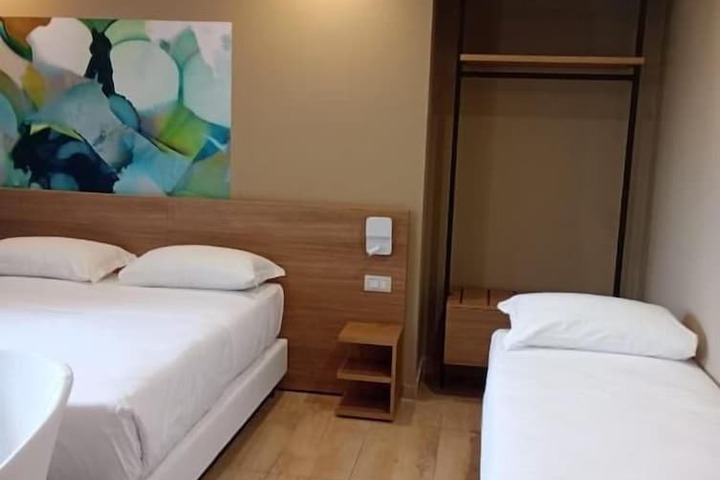 Room 10 of 30