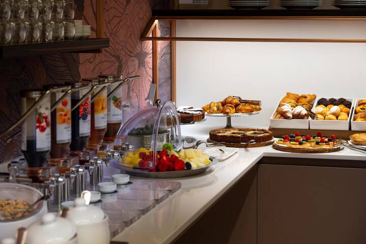Breakfast/Coffee Service 41 of 54