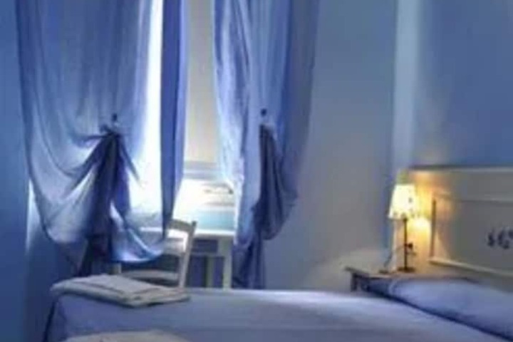 Room 8 of 25