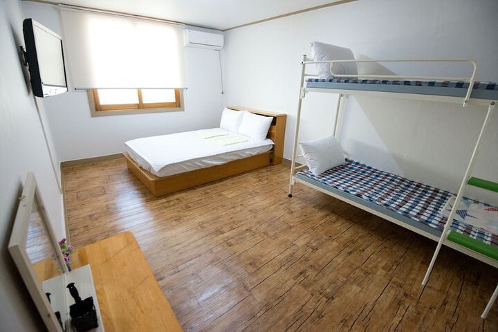 Room 4 of 23