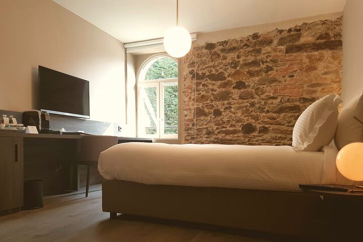 Room 9 of 67