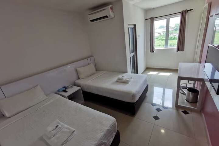Room 11 of 34