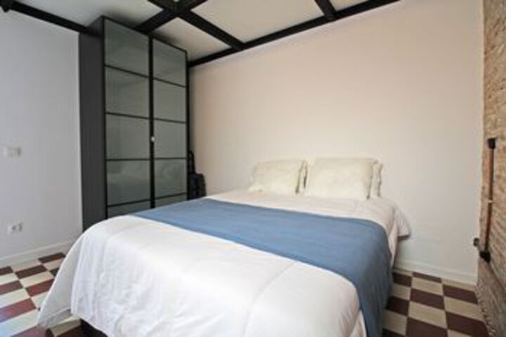 Room 10 of 25