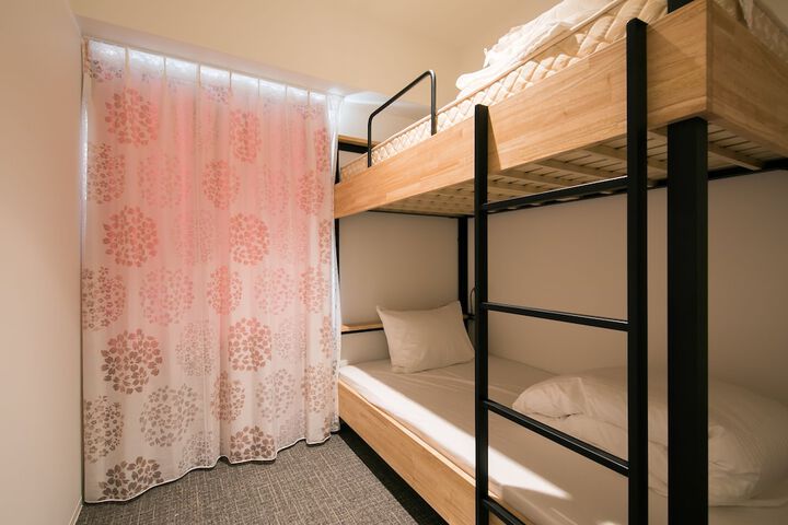 Room 27 of 74