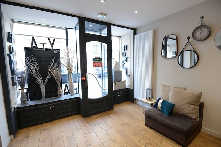 Lounge 49 of 79