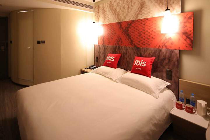 Room 47 of 86