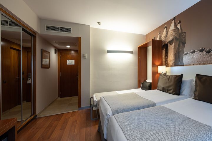 Room 4 of 50