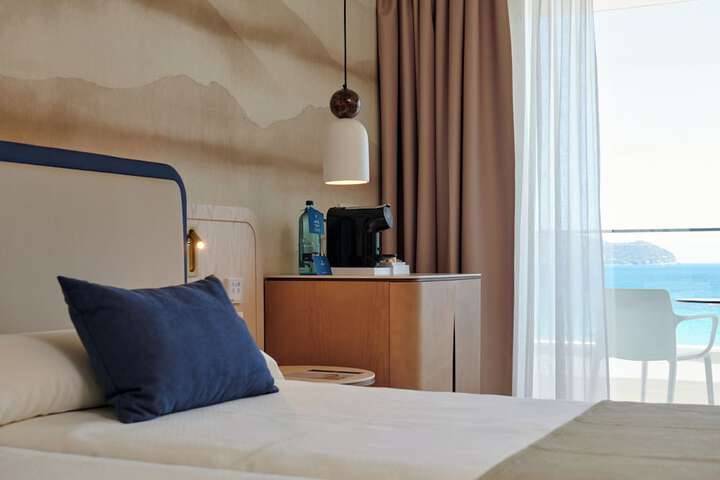 Room 32 of 87