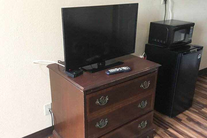 1 King Bed (5 of 5)